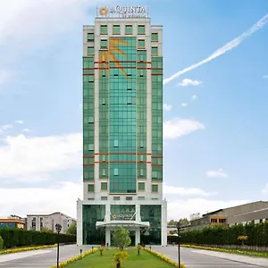 La Quinta By Wyndham Gunesli Estambul